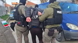 Петима арестувани в Шумен след мощна акция на полицията срещу наркотиците