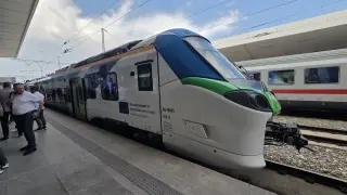 Няма камери за новите влакове, правят си състезание кой ще ги надраска