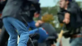 „Ясно ли ти е?“: Мъртвопиян преби авер с шамари и юмруци на гарата във Враца