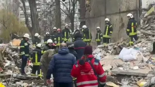 Удариха с дронове многоетажна жилищна сграда в Одеса, има пострадали, сред които и деца