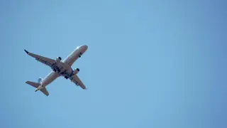 Стотици в капан в Русия, вълна от анулирани полети