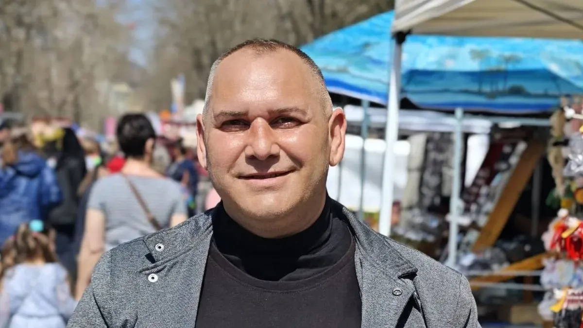 Светослав Йорданов, „Възраждане“: Украински бусове издават документи във Варна - кой контролира какво се случва вътре?