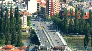 Драматичен инцидент в Пловдив: Мъж скочи от 15-метров мост край УХТ