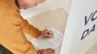 Нов политически трус в Германия: Крайнодясната АзГ печели убедително в Саксония-Анхалт