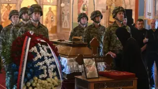 Опашки пред ковчега на Ратко Младич, десетки автобуси пътуват към Белград
