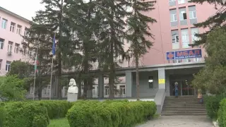 Възрастна жена бе приета с пневмония в болница в Перник и излезе в синини, внучката й със сериозни обвинения