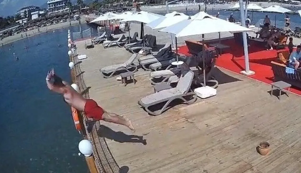 Баща на три деца загина, след като скочи от кей в морето в Турция
