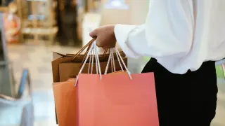 MM6 Maison Margiela преоткрива класическата чанта за боулинг с новата „Bauletto“