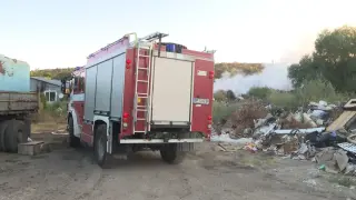 Огнен ад край Мездра: Сметище гори над 17 часа, изляха 140 тона вода