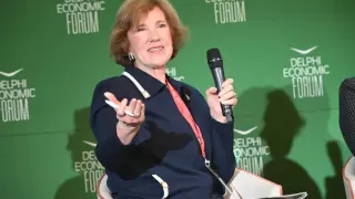 Поптодорова със сценарий как хибридната заплаха от Русия може да ескалира