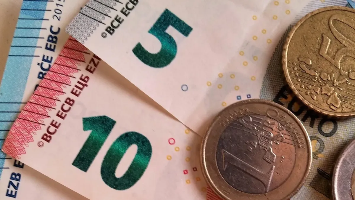 Активите на пенсионните фондове удариха 17,25 млрд. евро, все повече пари се инвестират извън България