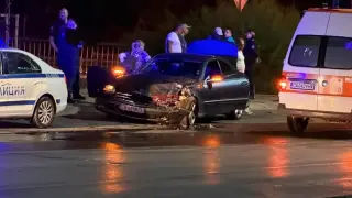 Катастрофа в квартал в София: Две коли са помляни, има пострадали Снимки