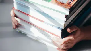 Гаф в учебник за третокласници: Кърджали и Смолян „изчезнаха“ от картата