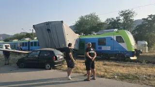Жесток удар край Враца: Нов влак на Шкода помете камион на жп прелез Снимки