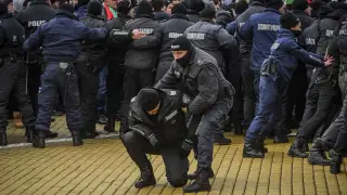 Най-известният полицай от протестите в края на миналата година се самоуби в дома си в София