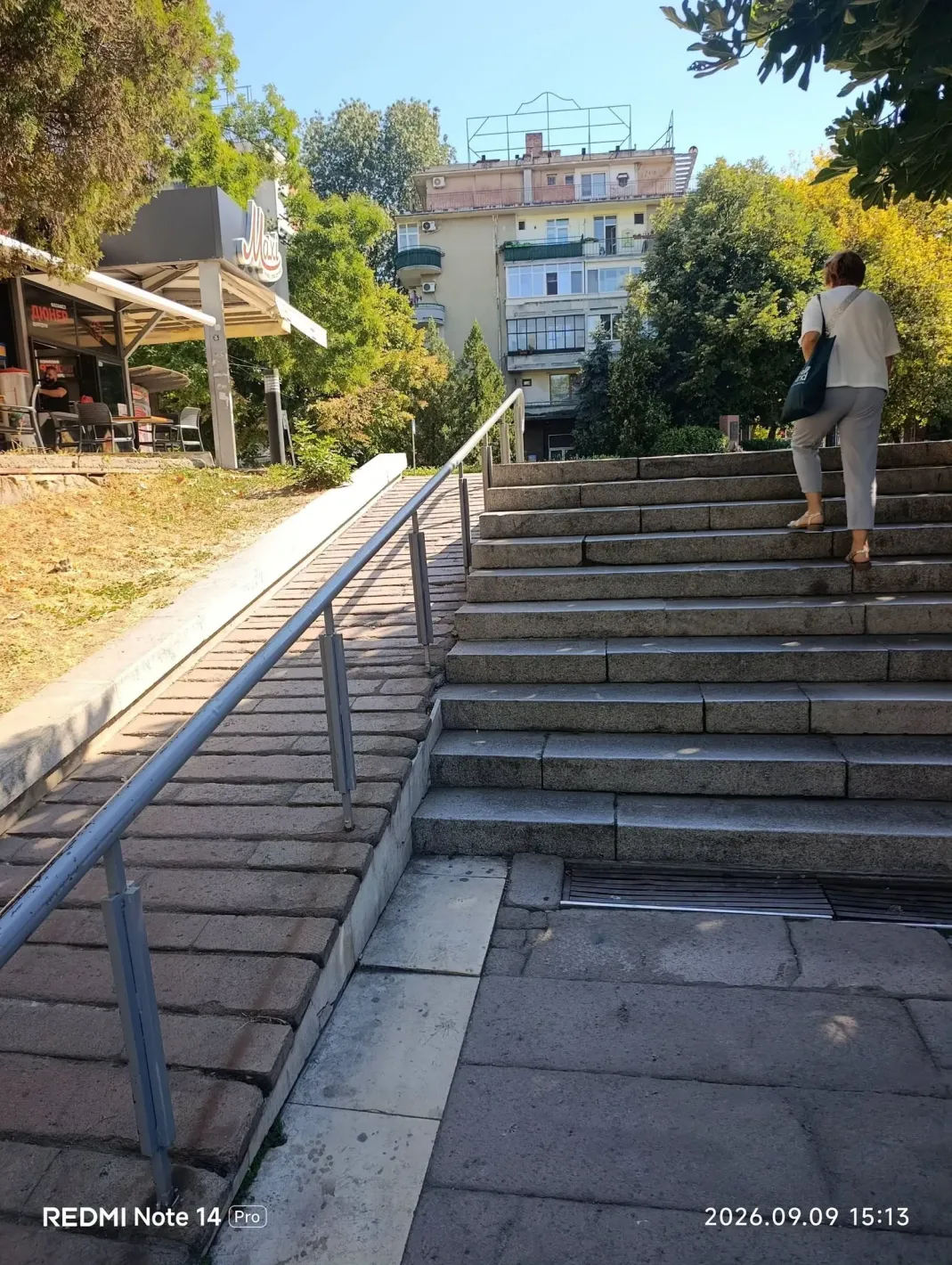 Опасна детска каскада в центъра на Пловдив, пострада пешеходка
