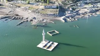 Сушата в Турция извади от водата историческо село с църква и джамия