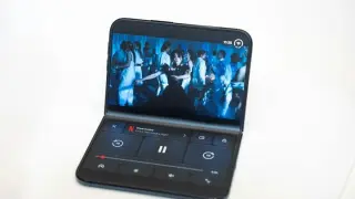 Сгъваемият iPhone Duo на Apple изненада с нещо повече от дизайна си