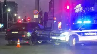 Автомобил се удари в стълб в Стара Загора през нощта, живущи в района разказват за пияни шофьори