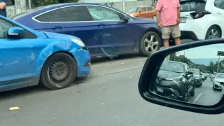 Верижна катастрофа при Румънското посолство в София: 4 коли и автобус 120 се сблъскаха