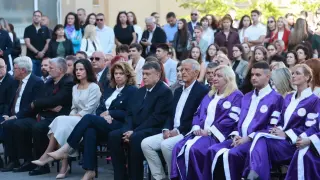 Йотова към бъдещите лекари: И изкуственият интелект не може да замени човечността