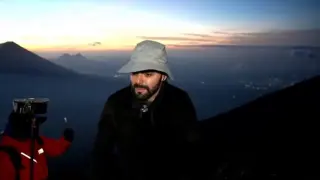Мъж засне момента на изригване на вулкан