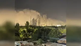 Експлозии близо до Волгоград при украинска атака, пламна голям завод