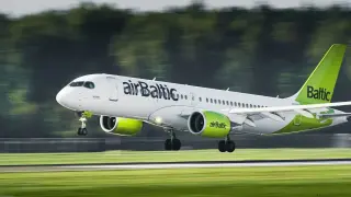 AirBaltic с тежки финансови проблеми: Какво става с полетите София–Рига