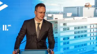 Анита Орбан със сигнал срещу Сиярто: Полетите му били шест пъти по-скъпи