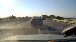 Агресия на Северната тангента: Шофьор засича, псува и заплашва с побой друг водач