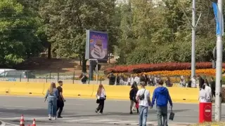 Първи учебен ден по софийски: Деца щурмуват булевард, младеж замеря кола и отнася шамари