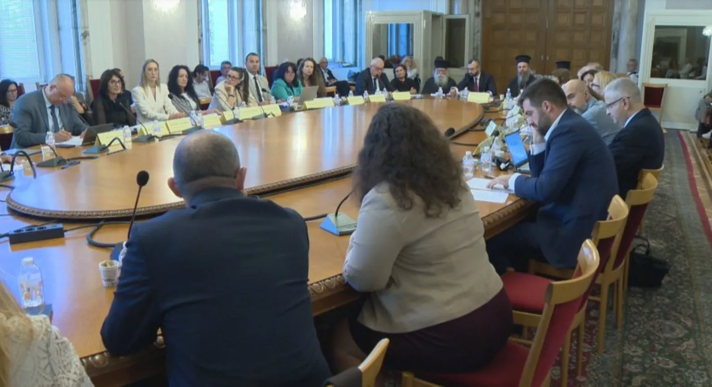 Депутати спориха три часа в парламентарната комисия по образование за предмета „Добродетели и религии“