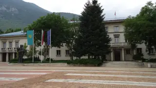 Икономическа полиция даде кмета на Враца и негови заместници на прокуратурата заради поръчка за коли