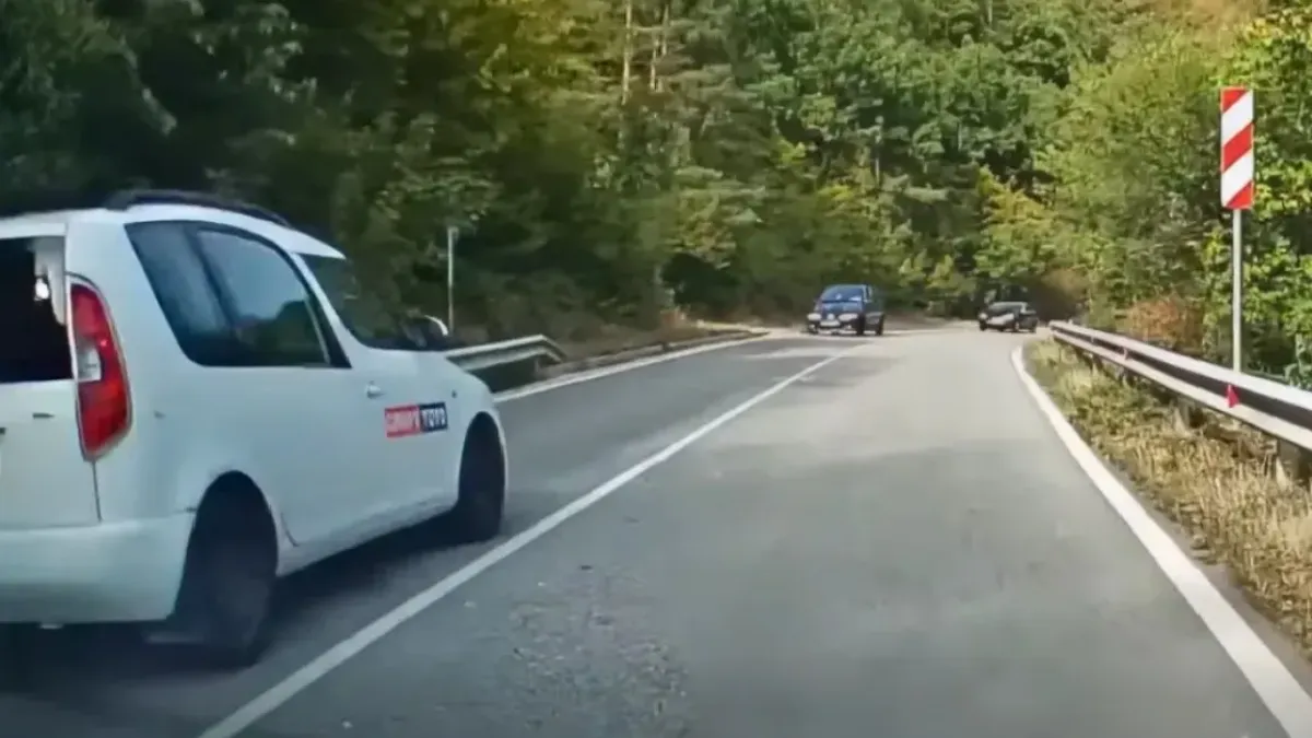 Кола на Спортния тотализатор на косъм от челен сблъсък в завой, показва видео от авторегистратор
