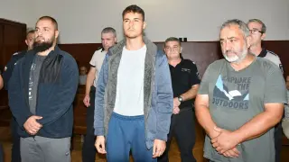 Без милост: Оставиха в ареста тримата обвинени за убийството на работник в Странско