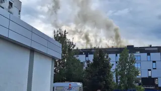 Голям пожар в столичния квартал „Дружба“ 2! Пламъци обхванаха покрива на нова кооперация