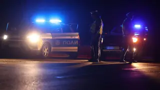 "Ще ви убия сичките!": Пиян купонджия скочи на полицаи в Монтана заради силна музика