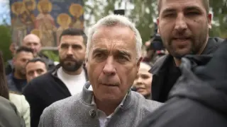 Спецакция в Румъния: Отведоха бившия кандидат за президент Калин Джорджеску, разследват измама за 1,1 млн. евро
