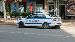 Мъж изскочи пред кола с жена и дете и насочи пистолет в Старозагорско