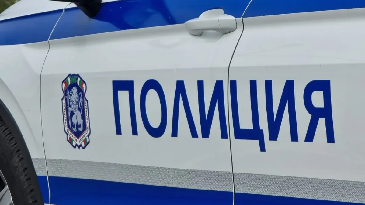 Гонка като на кино в центъра на Русе: Шофьор катастрофира, заряза 18-годишна в колата и избяга пеша