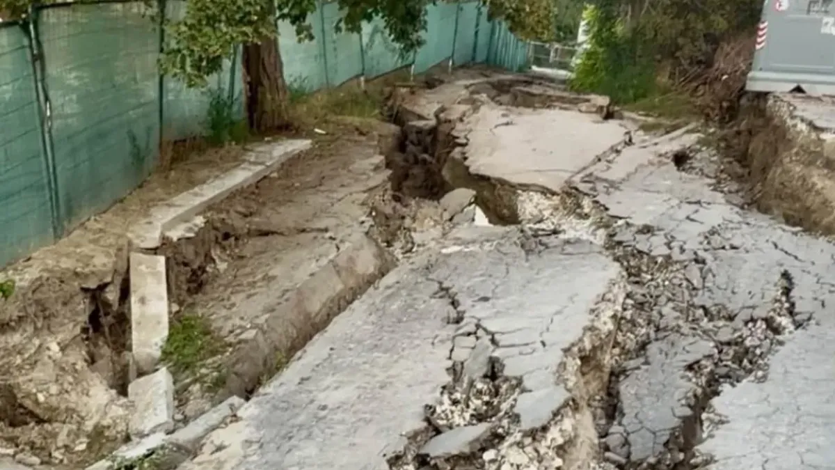 Кметът на Варна обяви бедствено положение заради свлачището