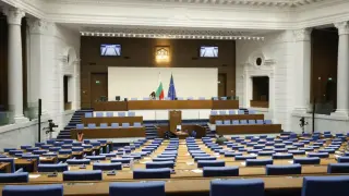 НС заделя 102 000 евро за езикови курсове: Депутати и служители ще учат от А1 до С1