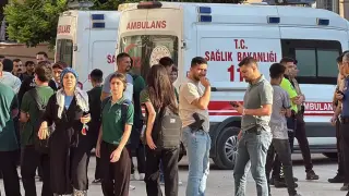 Това ли е мотивът? Стрелецът от Маниса се сбил със съученици, арестуваха родителите и дядо му