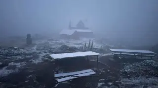 Първите снежни човеци се появиха край хижа Мусала след неочаквания септемврийски снеговалеж