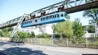 Вуперталската окачена железница превозва над 80 000 души дневно вече 125 гoдини