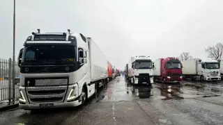 Комисия прие: Пълна забрана за изпреварване от тирове по магистралите