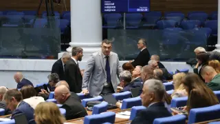 След спешно гласуване: Заобикалянето на санкциите срещу Русия вече е престъпление в България