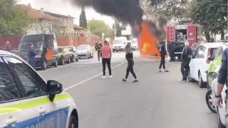 Автомобил изгоря насред улица в Асеновград, няма пострадали