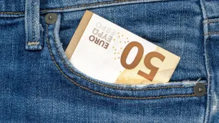 Важно за 550 000 българи: Започват да изплащат "инфлационния чек" от 50 евро