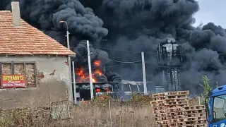 Опасен пожар във Варненско, предупредиха хората да не излизат